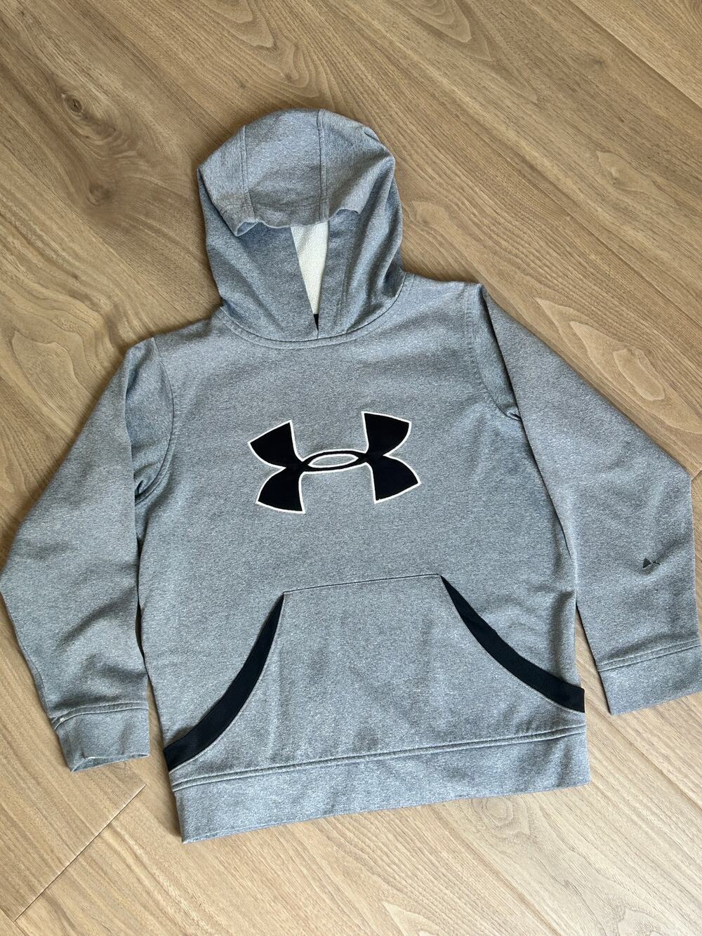 Under Armour 10/12 Gray/Black Hoodie